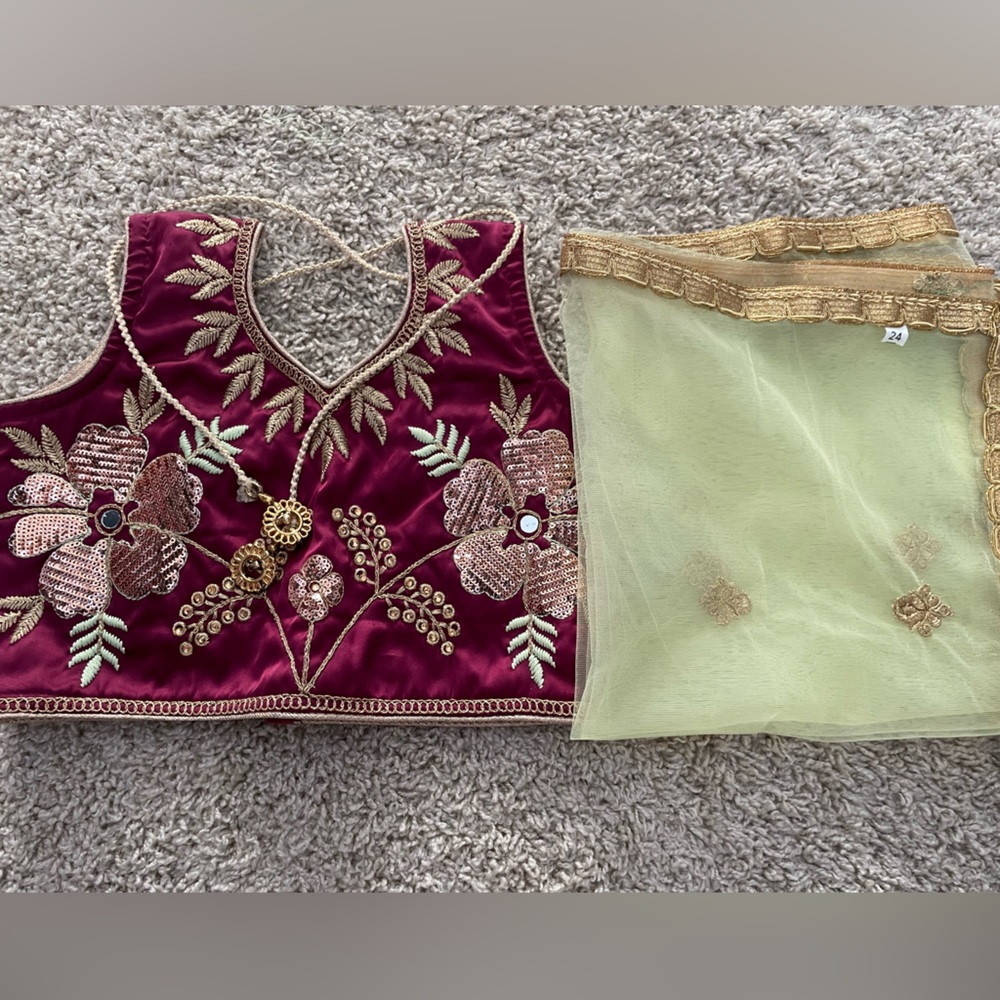 NWOT 3 piece kids lehenga choli in size 24